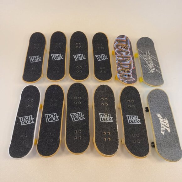 12 Fingerboards 10 Tech Deck and 2 Hot Wheels & Cards - Picture 6 of 10